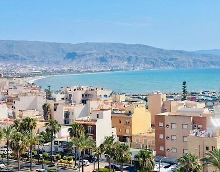 Castillo Suites, Vivienda Con Fines Turisticos El Castillo De Roquetas Рокетас-де-Мар Екстер'єр фото